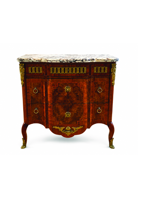 COMMODE sauteuse en placage d’acajou ouvrant...