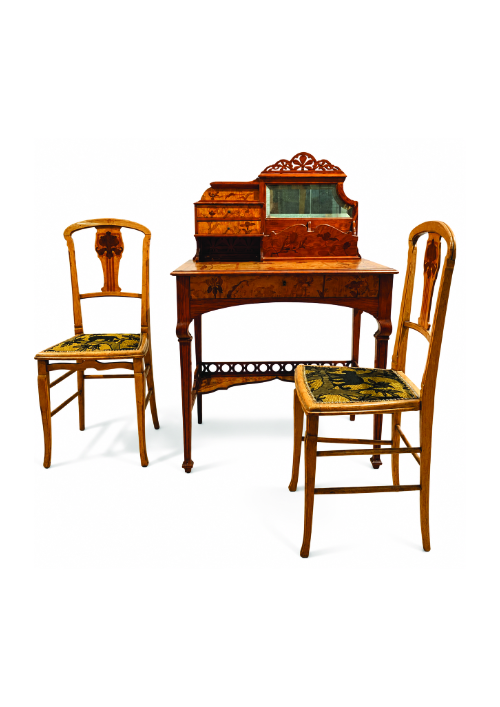 BUREAU en bois mouluré et sculpté ouvrant...