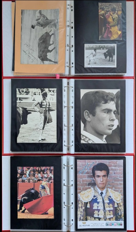 ENSEMBLE DE TROIS CLASSEURS rouge, comprenant...