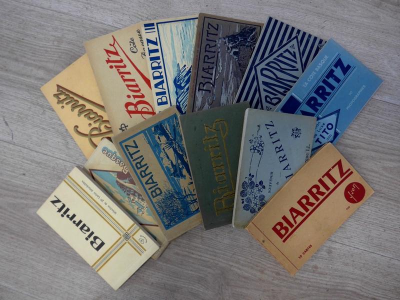 DOUZE PETITS ALBUMS DE PHOTOGRAPHIES "Souvenir...