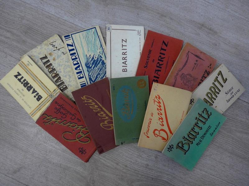 DOUZE PETITS ALBUMS DE PHOTOGRAPHIES "Souvenir...