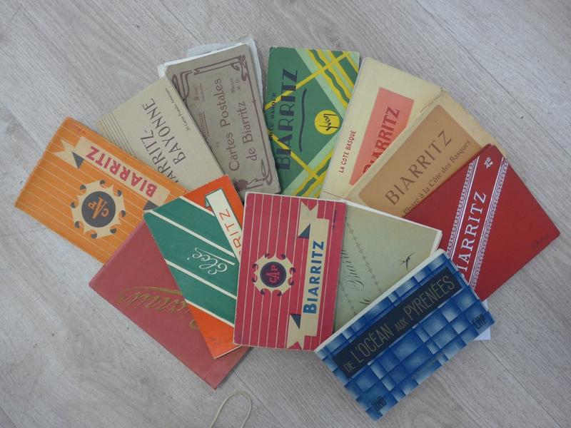 DOUZE PETITS ALBUMS DE PHOTOGRAPHIES "Souvenir...