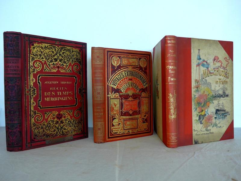 [ILLUSTRES] Réunion de 3 volumes in-4 en...