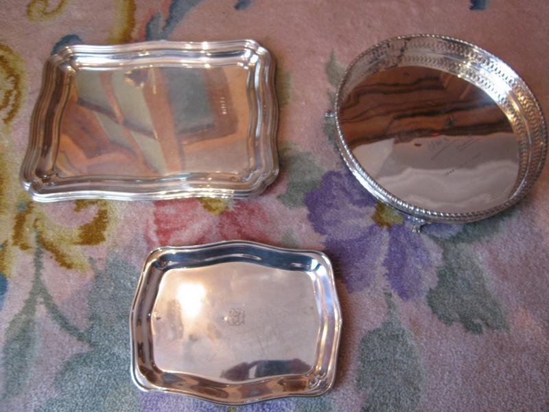 TROIS PLATS en argent (915), comprenant un...