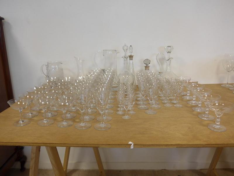 IMPORTANT SERVICE DE VERRES en cristal à...