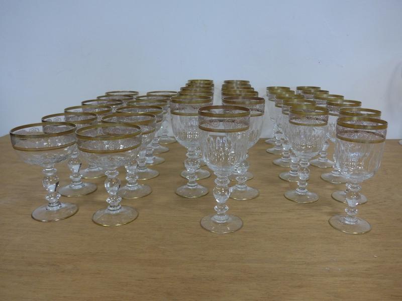 SERVICE DE VERRES en cristal et filet or...