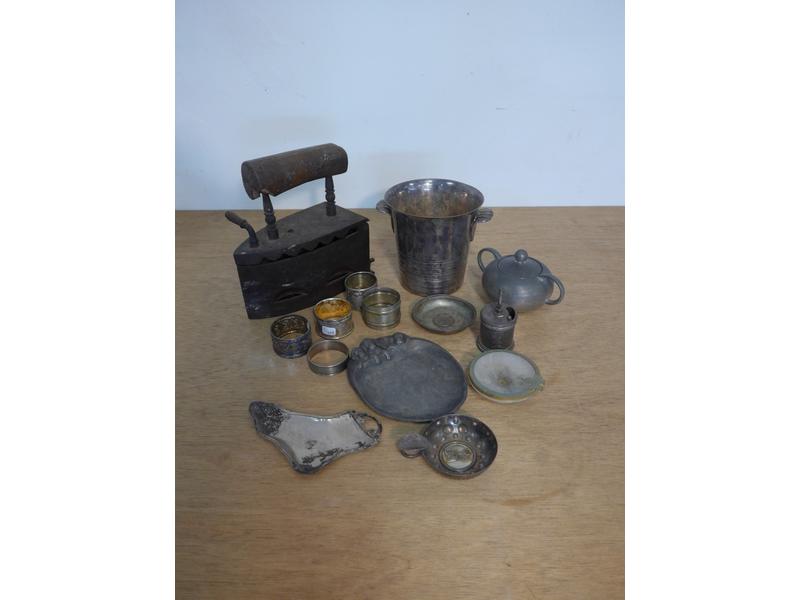 LOT DE METAL ARGENTE comprenant QUATRE RONDS...
