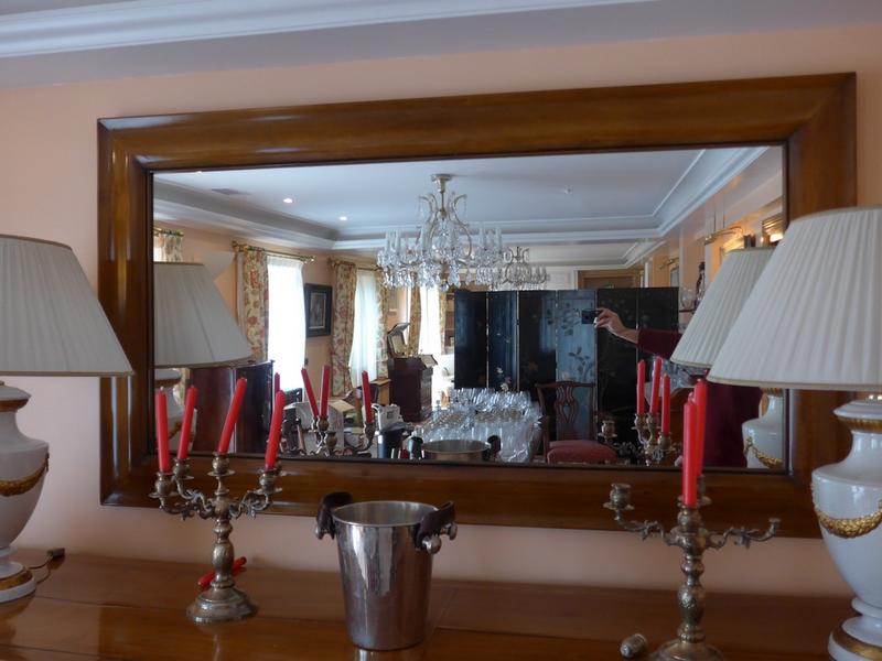 MIROIR rectangulaire dans un large cadre...