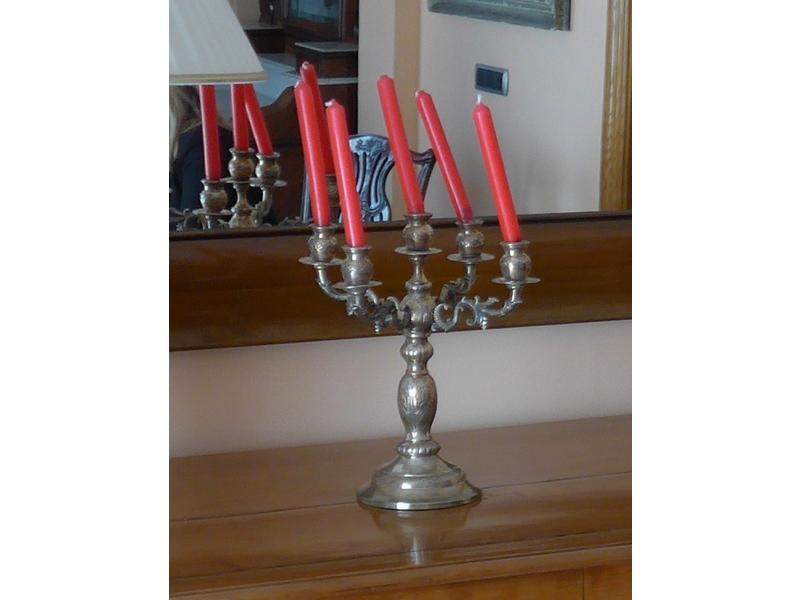 PAIRE DE CANDELABRES en métal argenté à cinq...