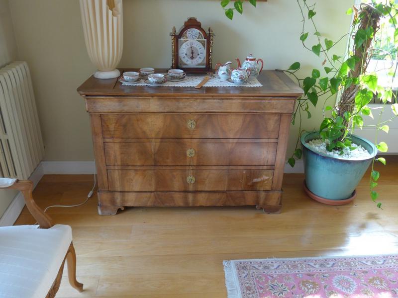 COMMODE en acajou et placage d'acajou flammé...