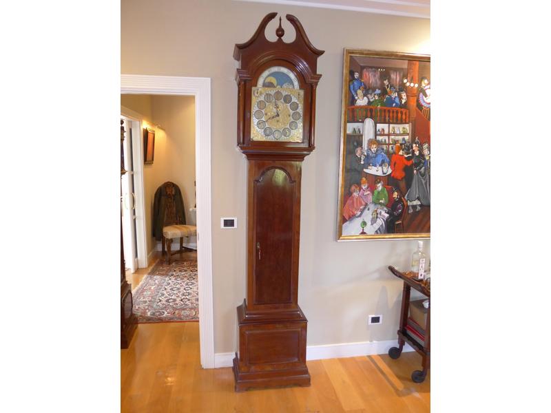 PENDULE DE PARQUET en acajou et placage d'acajou,...