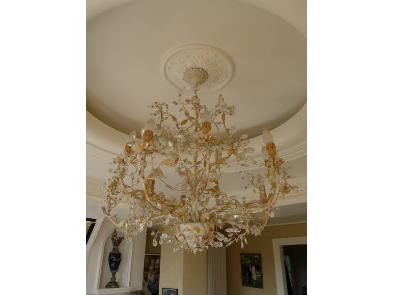 LUSTRE à dix lumières en fer forgé blanc...