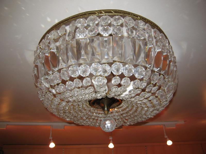 PLAFONNIER rond à perles et pendeloques en...