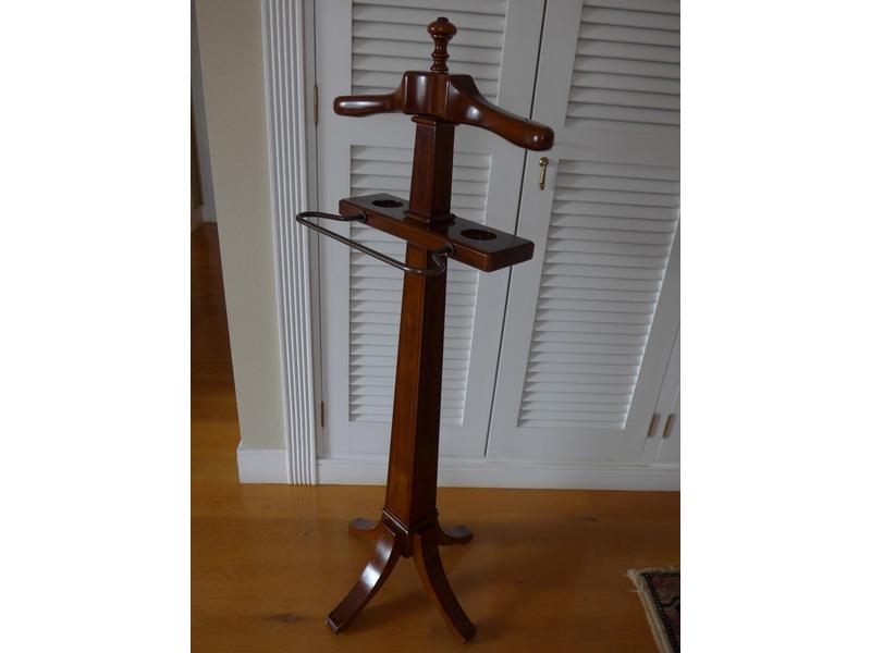 VALET DE CHAMBRE en acajou et filets de bois...