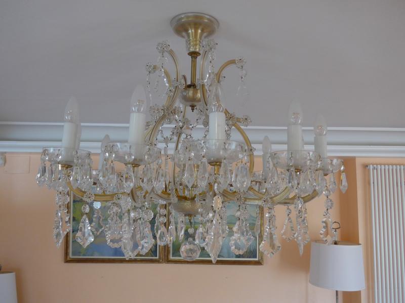 PAIRE DE LUSTRES ronds à douze bras de lumière...