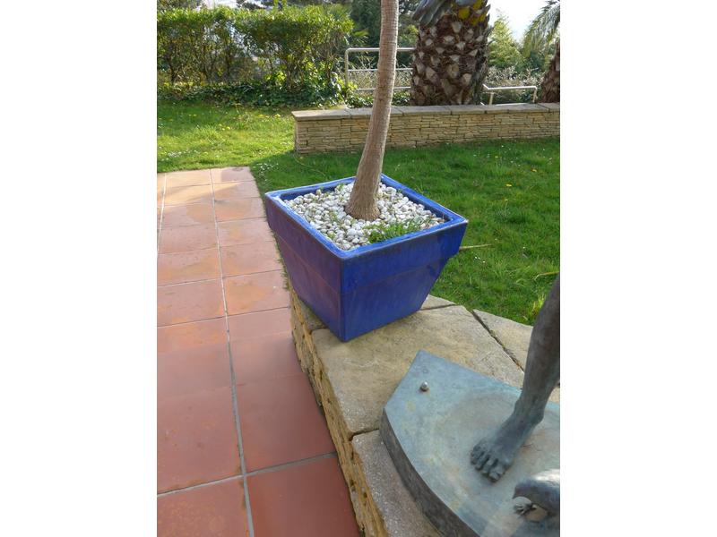 QUATRE PAIRES DE POTS DE FLEURS carrés en...