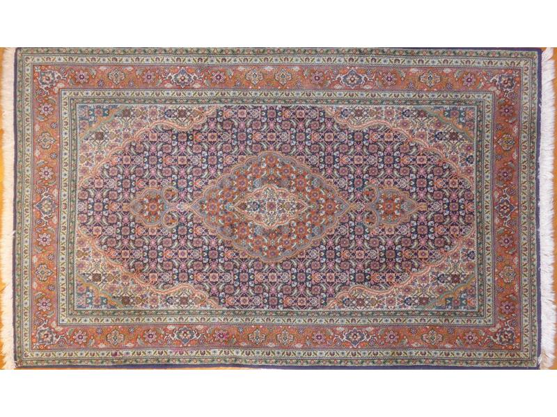 PETIT TAPIS rectangulaire en laine à fond...