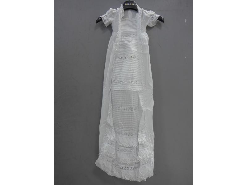 ROBE DE BAPTEME et sa doublure en coton et...