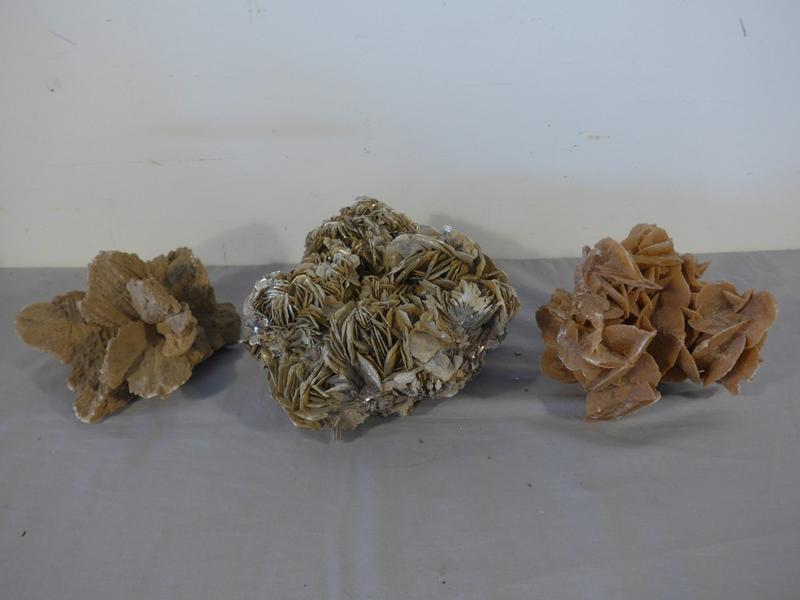 TROIS CRISTAUX, style rose des sables.