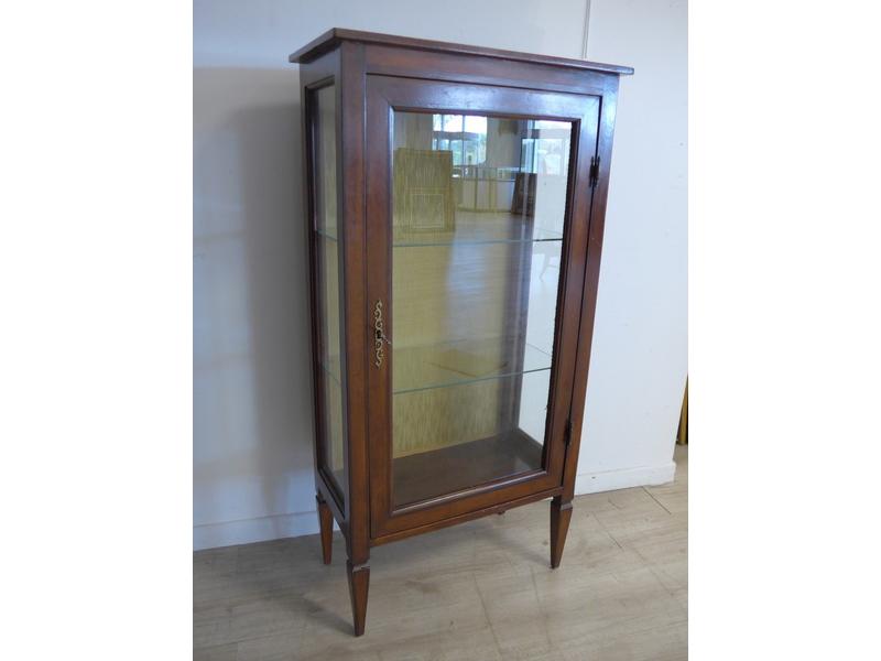 VITRINE de forme rectangulaire en bois de...