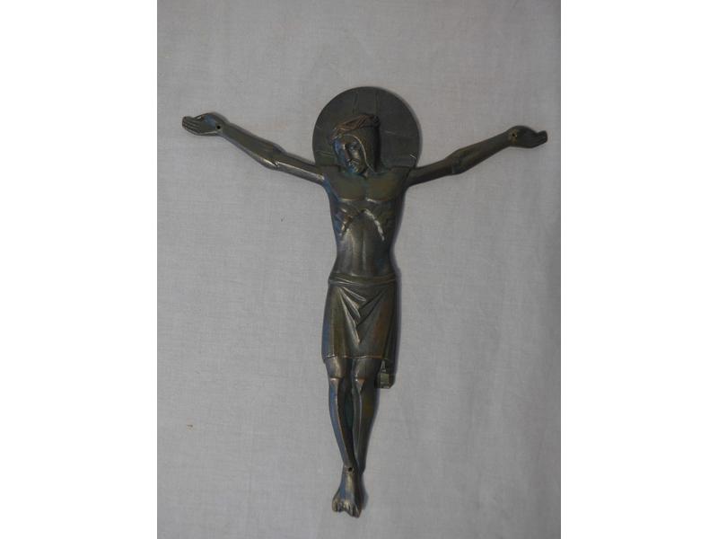 CHRIST en bronze patiné.