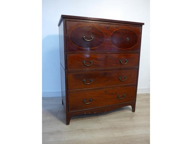 BUREAU ANGLAIS rectangulaire en placage d'acajou...