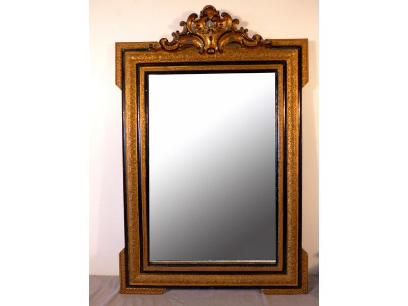MIROIR rectangulaire dans un cadre en bois...