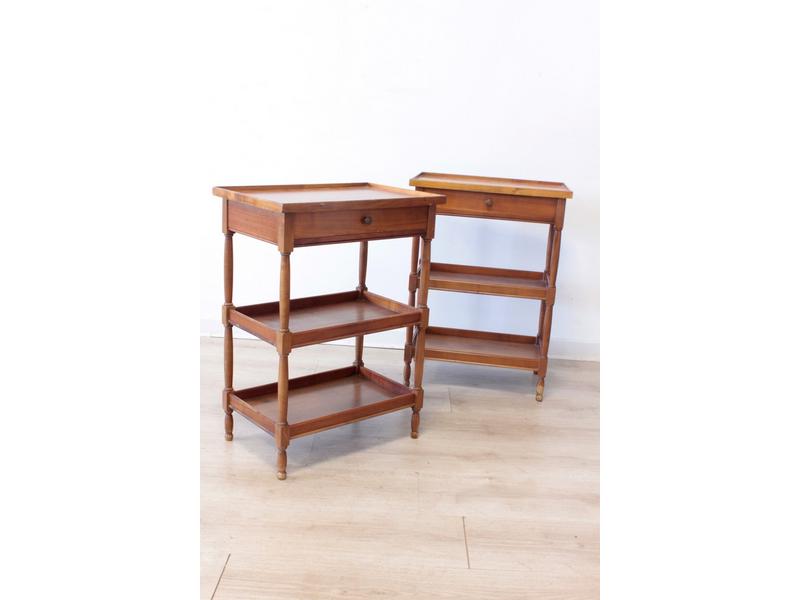 PAIRE DE PETITES TABLES DESSERTE en acajou...