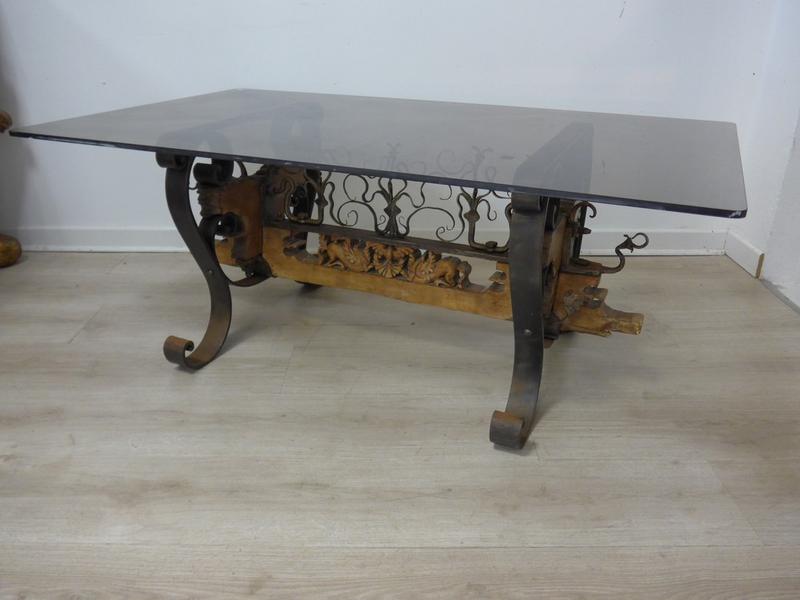 PAIRE DE TABLES BASSES à piètement en fer...