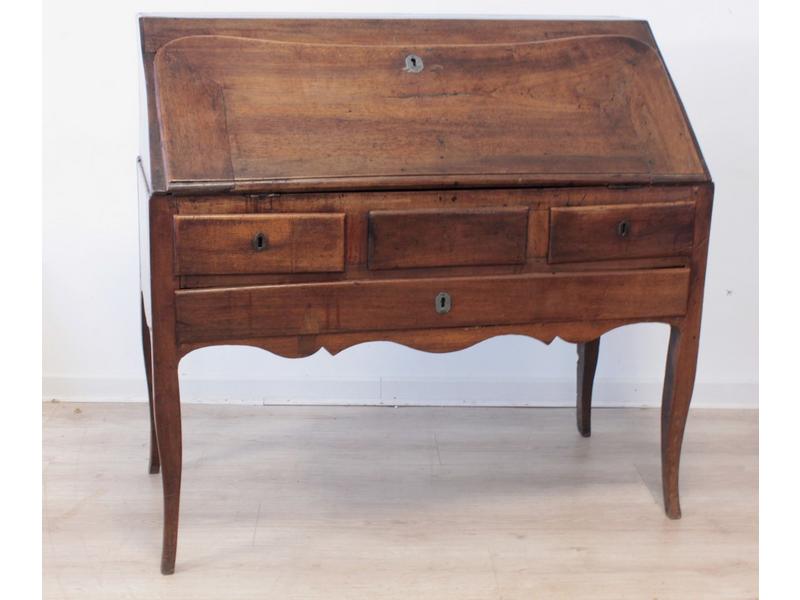 BUREAU DE PENTES en noyer ouvrant par un...
