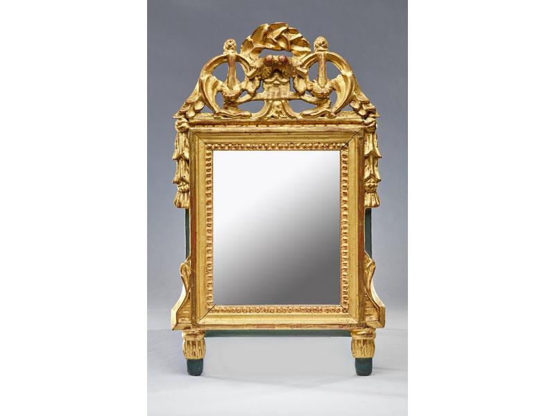 PETIT MIROIR dans un cadre en bois culpté...