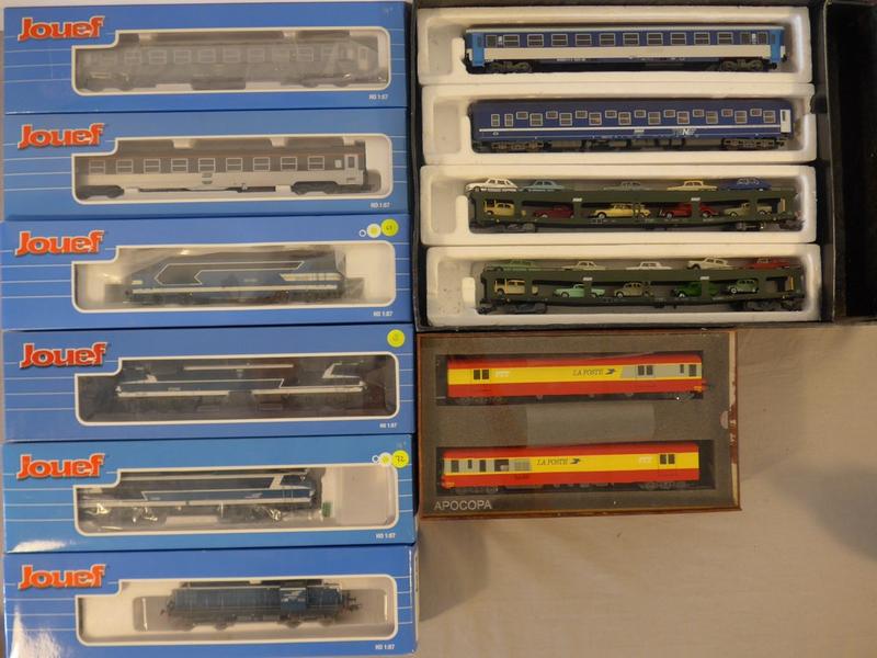 HO-JOUEF - Quatre locomotives bleues à filet...