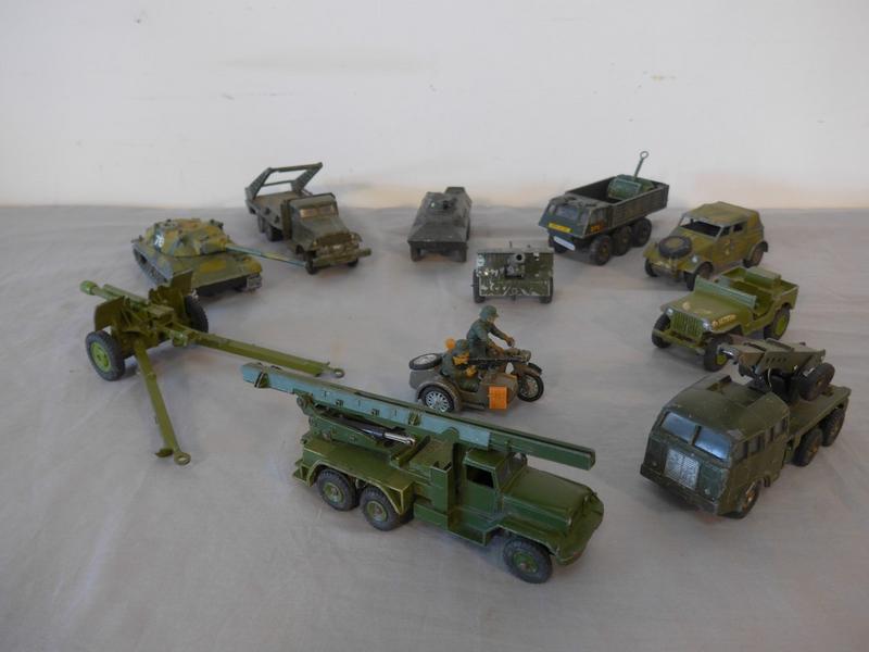 1/43e - 11 véhicules militaires