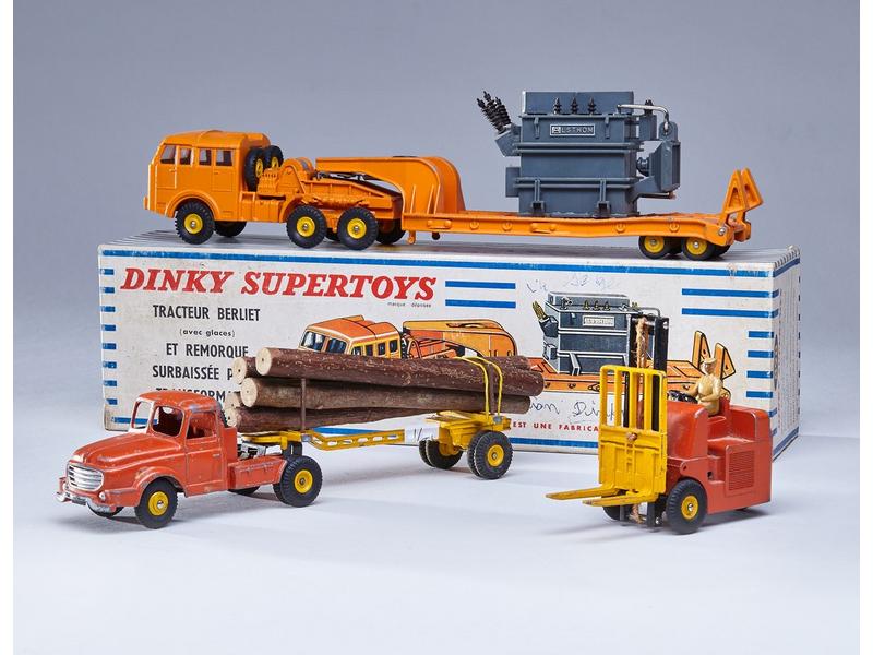 DINKY TOYS