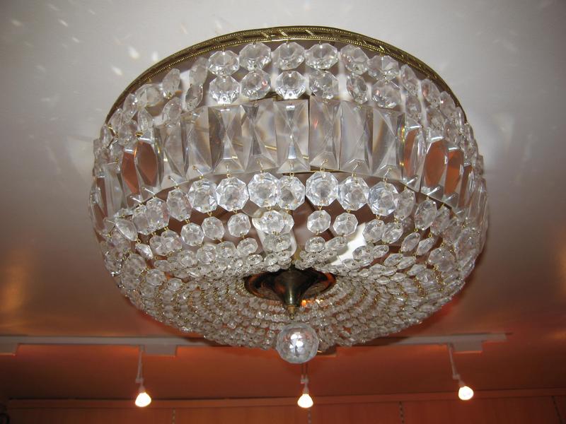 PLAFONNIER rond à perles et pendeloques en...