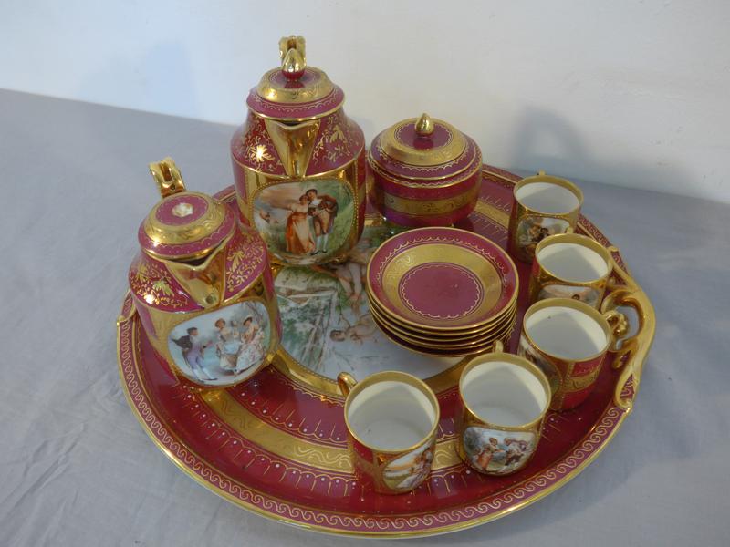 SERVICE A CAFE en porcelaine émaillée rouge...