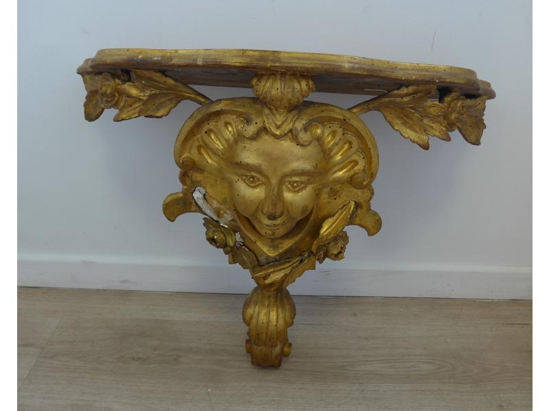 CONSOLE D'APPLIQUE en bois sculpté et doré...