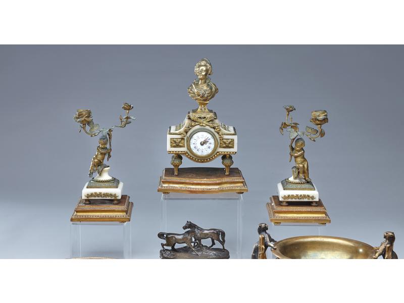 GARNITURE DE CHEMINEE en bronze et marbre...