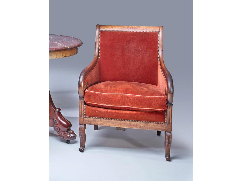 BERGERE en acajou et placage d'acajou, accotoirs...