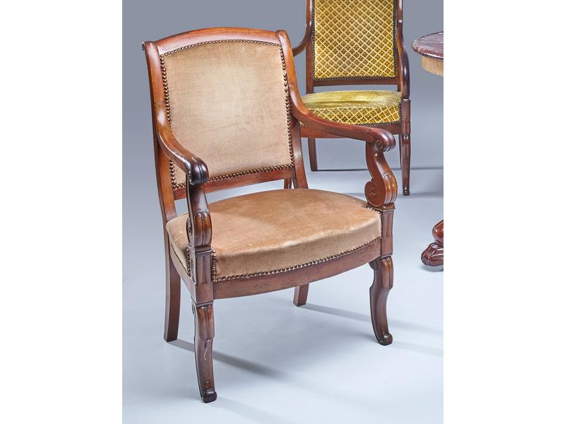 FAUTEUIL en acajou et placage d'acajou, montants...