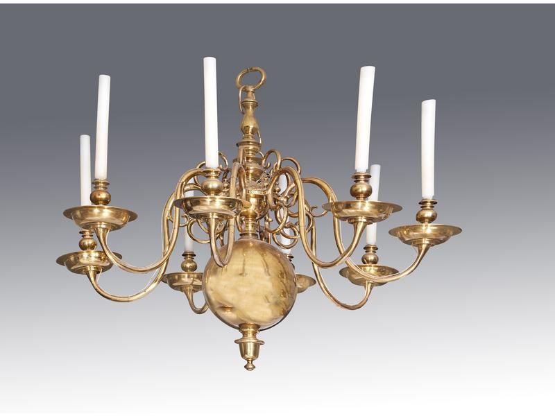 LUSTRE en bronze et laiton à huit bras de...