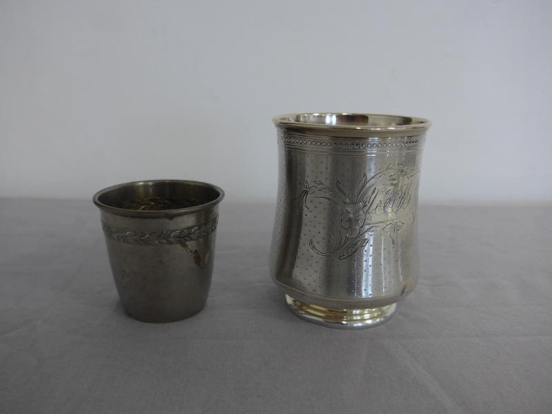 TIMBALE balustre sur piédouche en argent,...