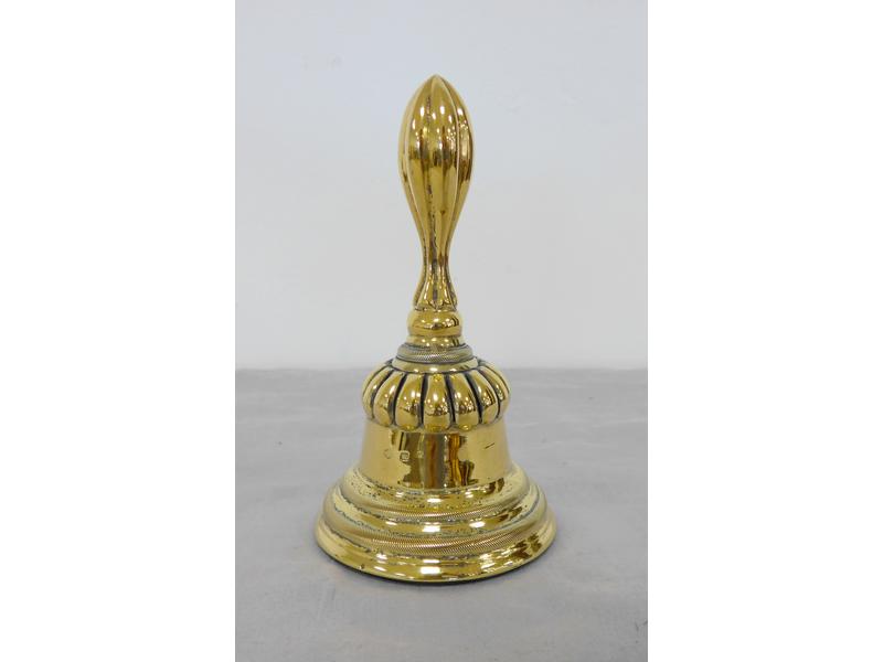 CLOCHE DE TABLE en vermeil, ornée de larges...