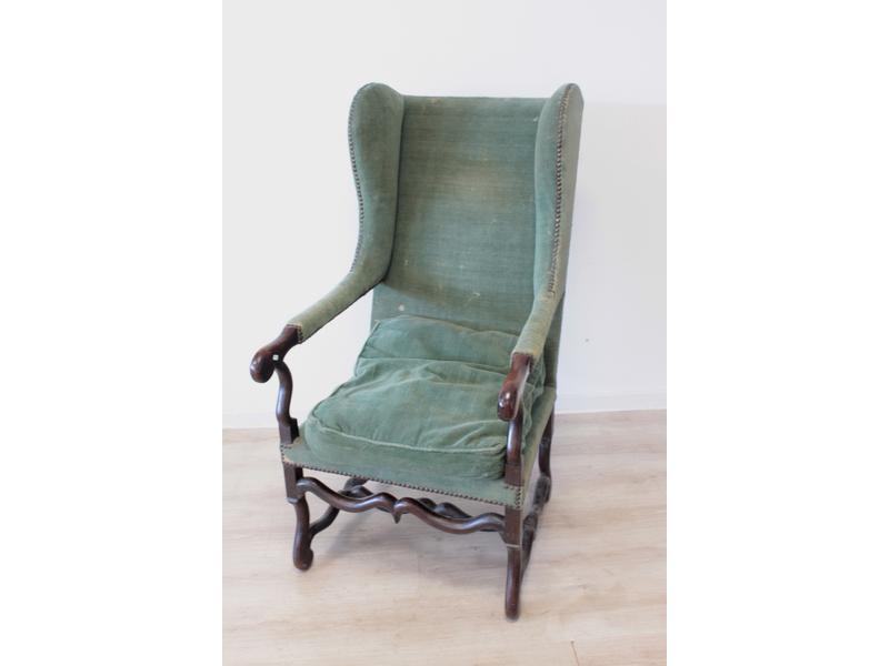 FAUTEUIL à dossier plat à oreilles en noyer...