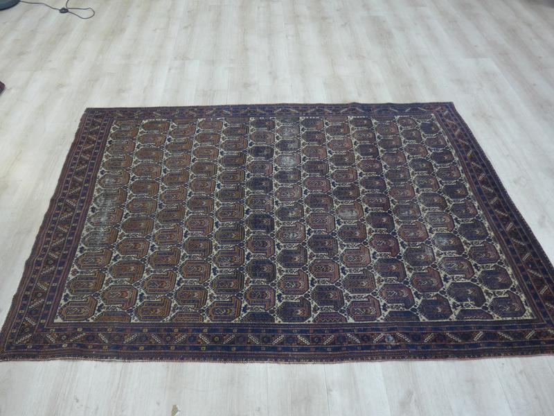 TAPIS rectangulaire en laine à décor de botehs...