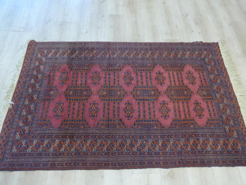 TAPIS rectangulaire en laine à décor de motifs...