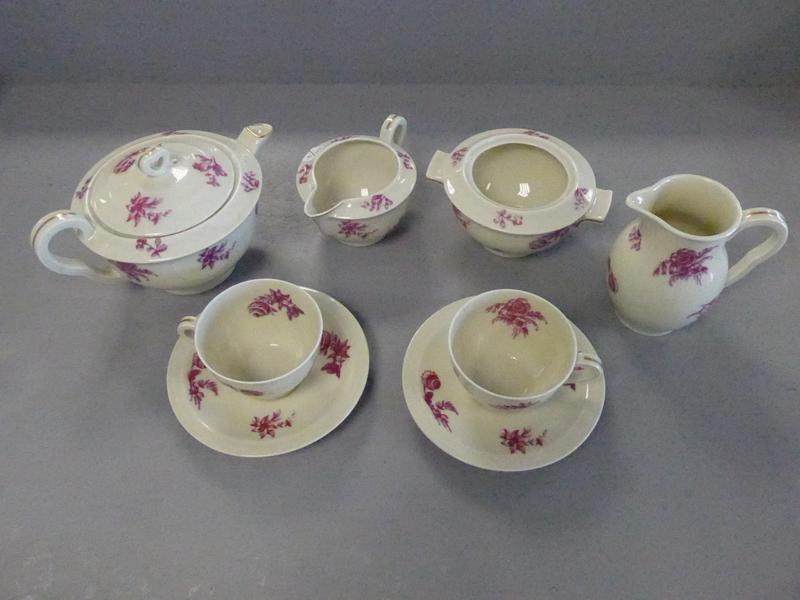 TÊTE-A-TÊTE en porcelaine à décor en camaïeu...