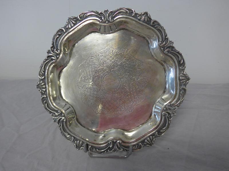 COUPELLE chantournée en argent (915), à décor...