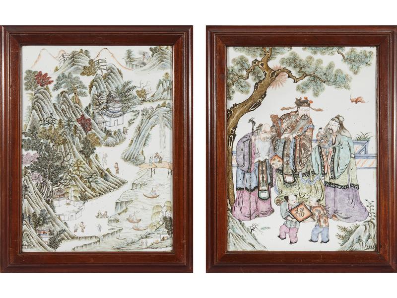 DEUX PLAQUES en porcelaine émaillée, famille...