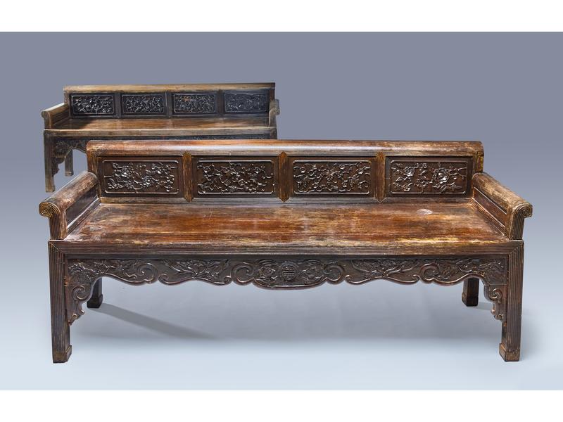 PAIRE DE BANCS dit "de mariage", rectangulaires,...